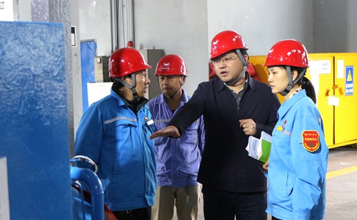 宜昌市國資委黨委委員、副主任曹紅國到股份公司開展主題教育調研(圖1)