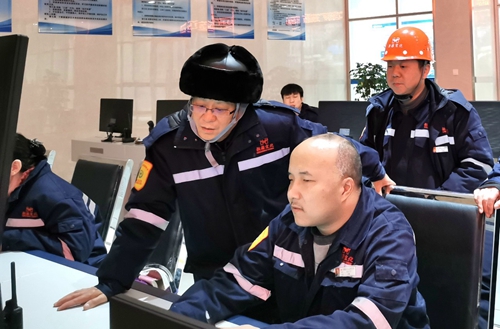集團領導春節前走訪慰問一線職工、困難職工和離退休老干部(圖1)