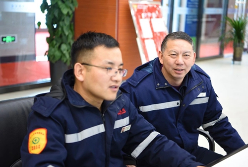 集團領導春節前走訪慰問一線職工、困難職工和離退休老干部(圖4)