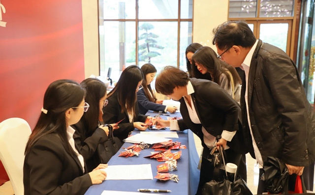 肩負重托共謀發展！集團七屆二次職代會代表報到并參觀田家河新項目(圖1)