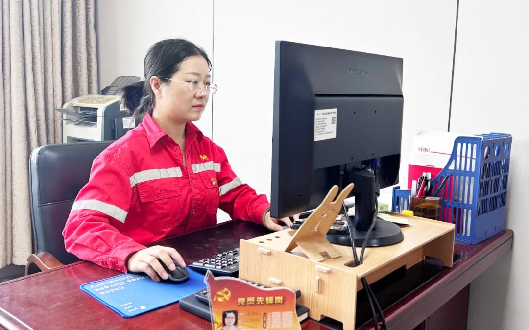【宜化榜樣】化機公司牛艷嬌：恪盡職守勇?lián)?，廉潔自律揚清風(圖3)