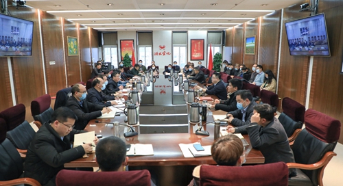 集團行政例會強調：始終保持艱苦奮斗本色，時刻做到“兩個緊盯”